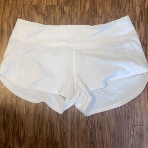 Great condition white lululemon speed up shorts 2.5 inch!